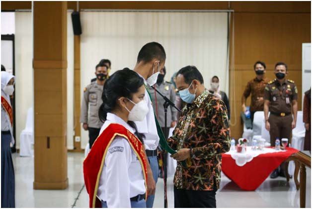 PEMERINTAH KOTA CIMAHI BERI PENYULUHAN HUKUM BAGI PELAJAR  SE-KOTA CIMAHI 